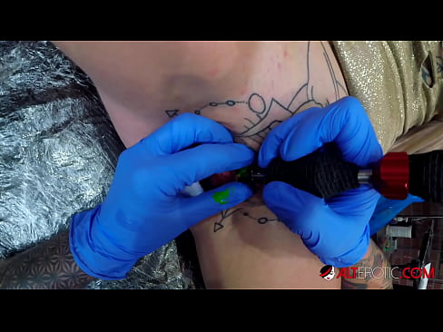 ❤️ Ekstreem tattooed hottie Sully Savage krige in tattoo op har klitoris ❤❌ Seksfideo by porno fy.freepornhdonlinegay.ru ﹏